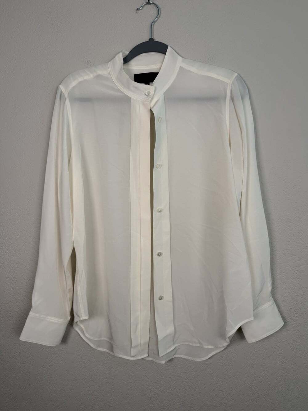 Nili Lotan Women's Cream Gaia Blouse 100% Silk, Long Sleeve Size M Luxury